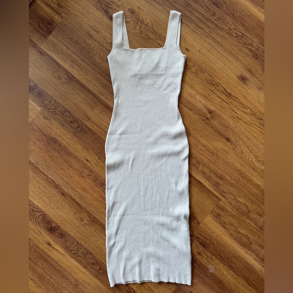 H&M Beige Sleeveless Midi Dress